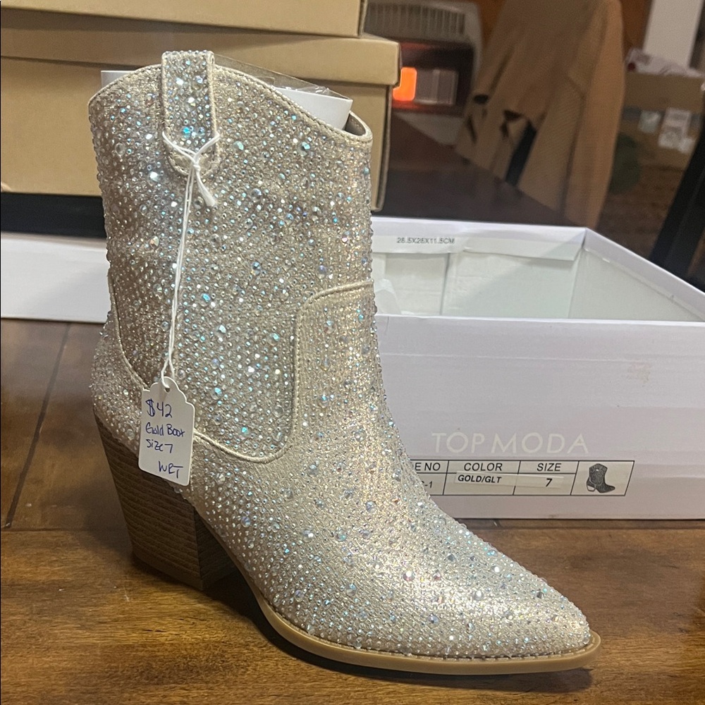 TOP Moda Women's Sparkling Heeled Boots - Gold